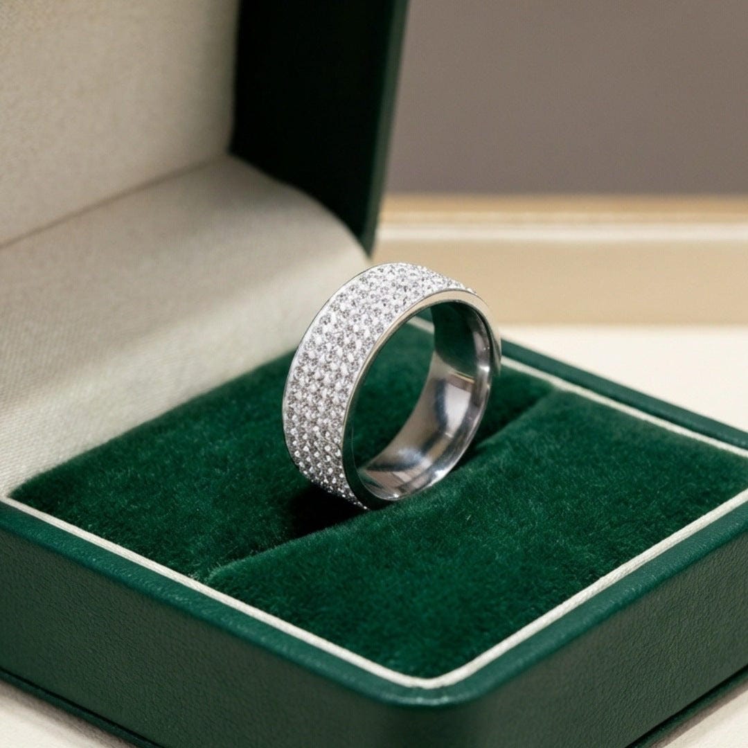 Pavelli Crystal Band Ring