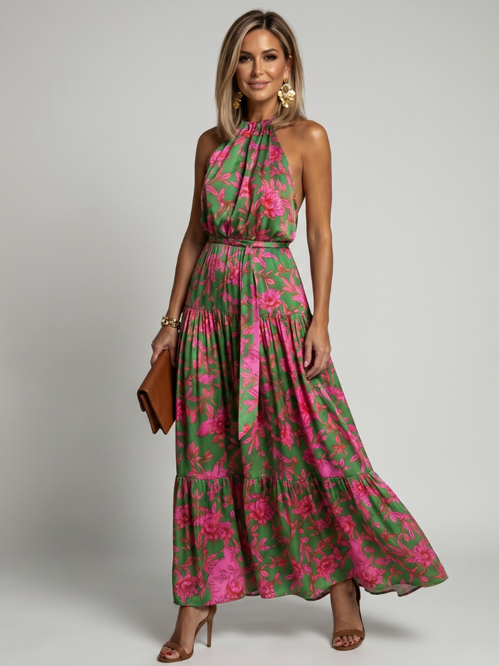 Robe midi drapée en rose avec décolleté halter élégant
