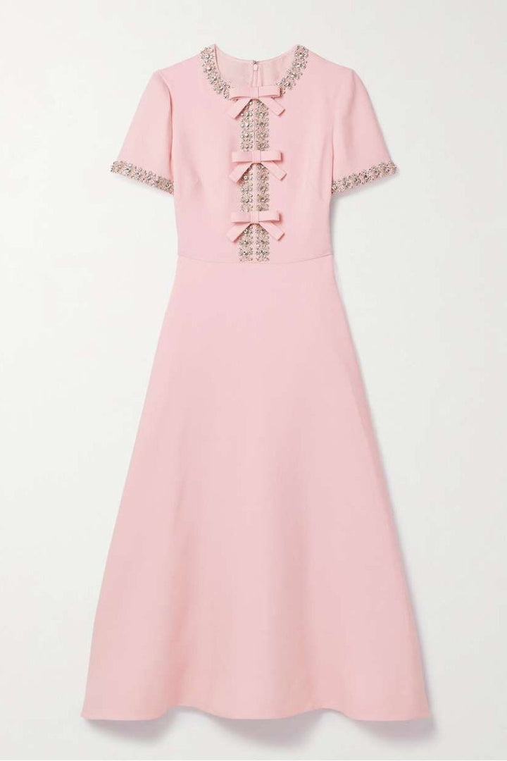 Robe midi en satin avec nœud et embellissements en cristal